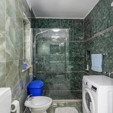 2 Bedroom Lovely In Lejlighed Rijeka