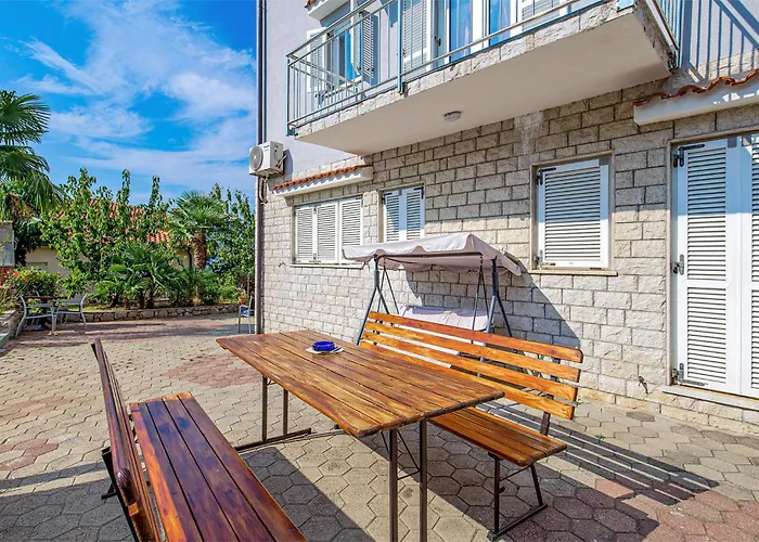 아파트 2 Bedroom Lovely In 리예카