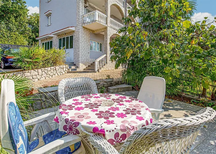 2 Bedroom Lovely In 아파트