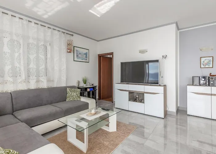 아파트 2 Bedroom Lovely In *