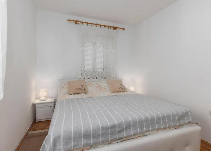 아파트 2 Bedroom Lovely In 리예카