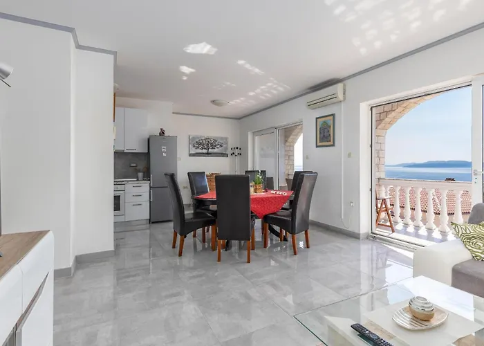 2 Bedroom Lovely In * 리예카